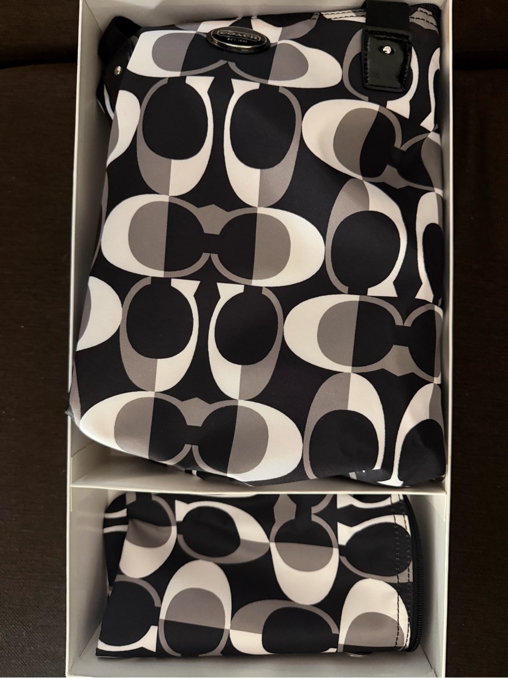 Coach Black, White & Gray Signature Pattern Tote with detachable makeup case! - Picture 11 of 13